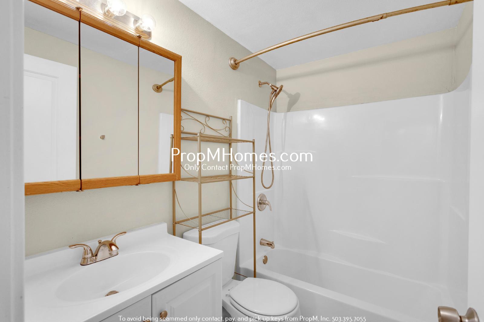 Updated Three Bedroom Duplex in the Heart of Oregon City! property image