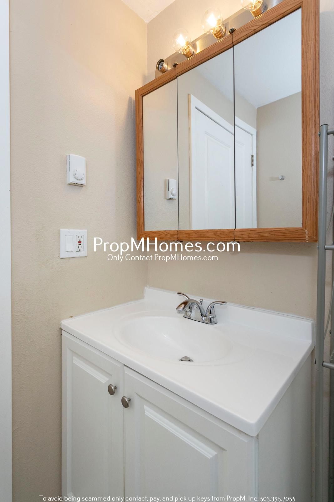 Updated Three Bedroom Duplex in the Heart of Oregon City! property image