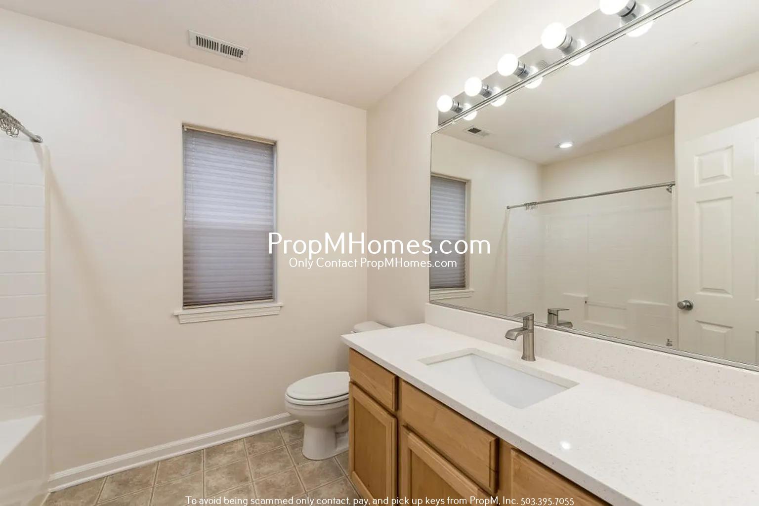 Spacious Three Bedroom Home on Bull Mountain - Gated Street! property image