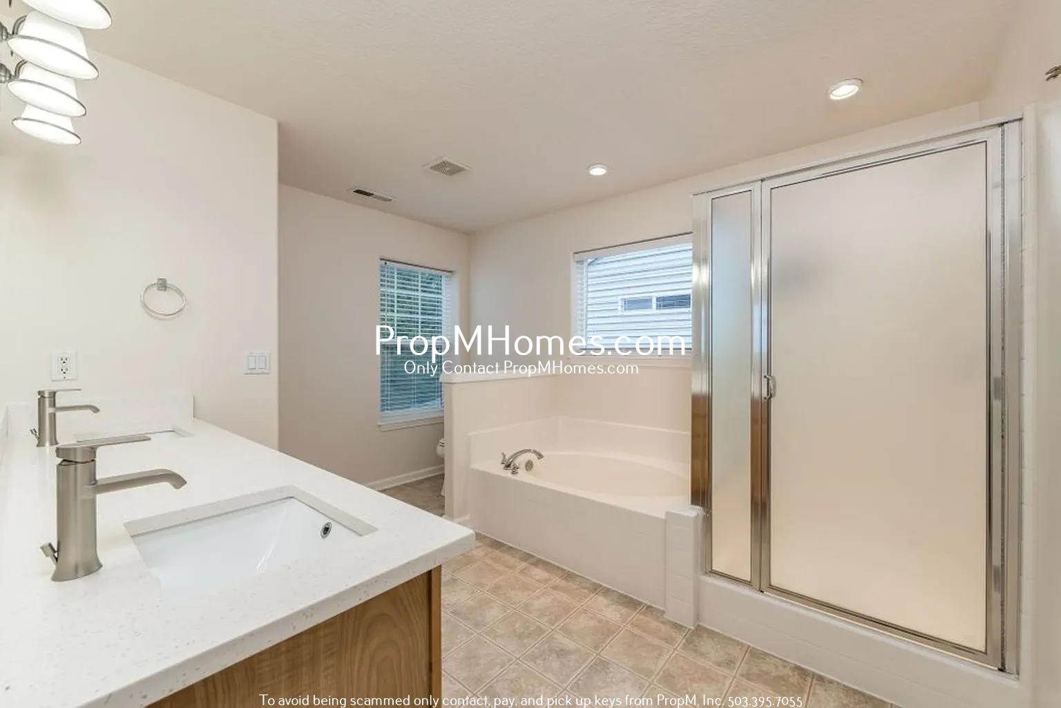 Spacious Three Bedroom Home on Bull Mountain - Gated Street! property image