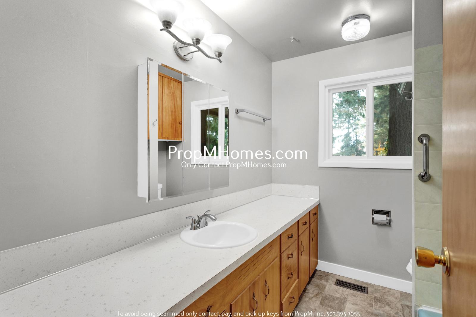 Private 20-Acre Retreat in Oregon City – Spacious 3-Bedroom Ranch Home with Scenic Views! property image