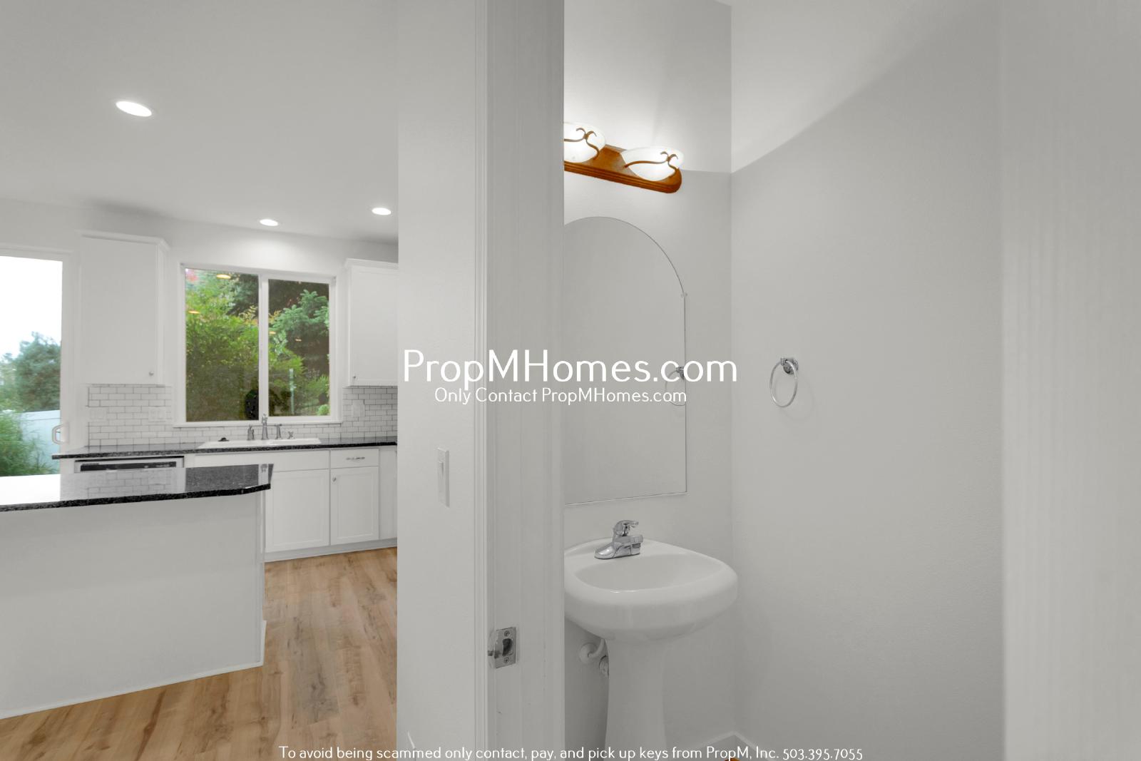 Beautiful Townhome in Parker Crest – Modern Finishes, Private Backyard, and Prime West Linn Location! property image