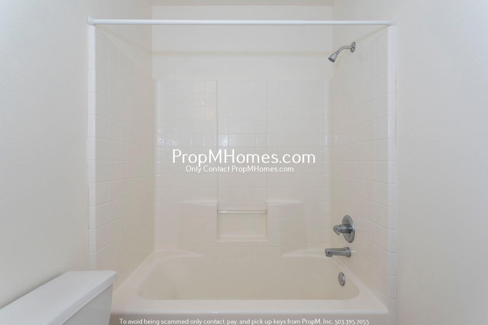 Beautiful Townhome in Parker Crest – Modern Finishes, Private Backyard, and Prime West Linn Location! property image