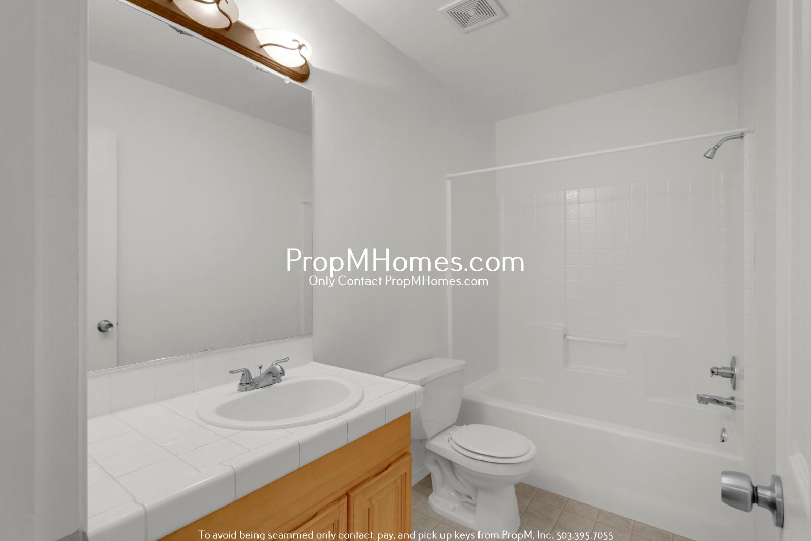 Beautiful Townhome in Parker Crest – Modern Finishes, Private Backyard, and Prime West Linn Location! property image