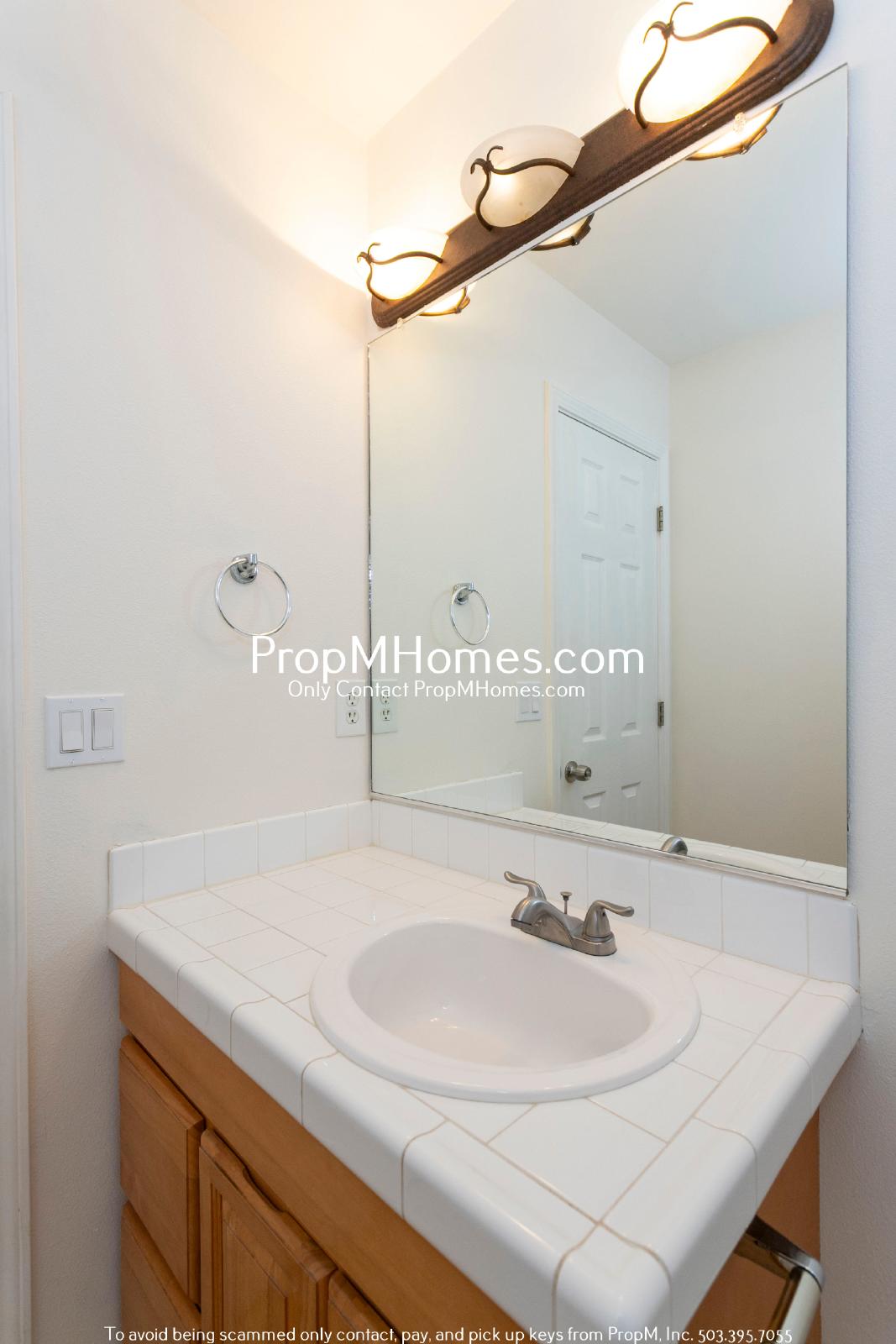 Beautiful Townhome in Parker Crest – Modern Finishes, Private Backyard, and Prime West Linn Location! property image