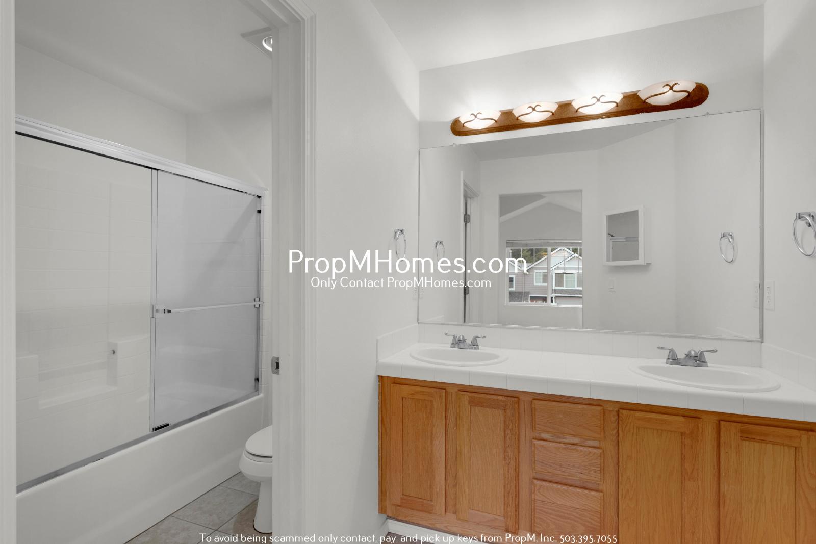 Beautiful Townhome in Parker Crest – Modern Finishes, Private Backyard, and Prime West Linn Location! property image