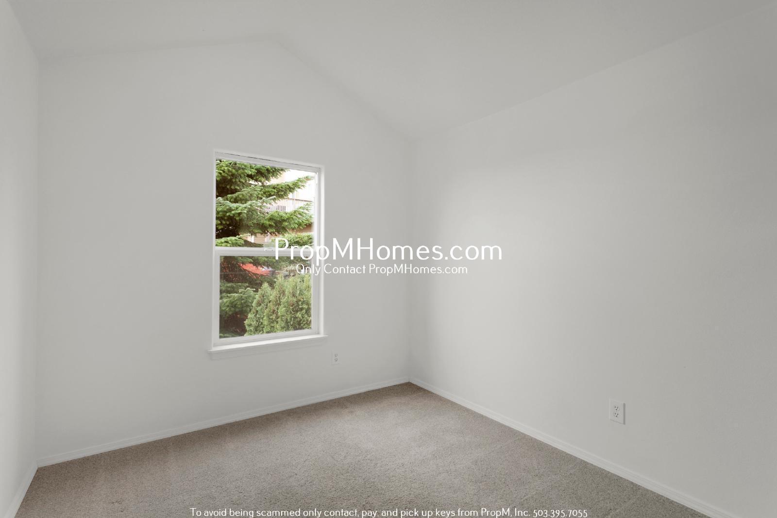 Beautiful Townhome in Parker Crest – Modern Finishes, Private Backyard, and Prime West Linn Location! property image