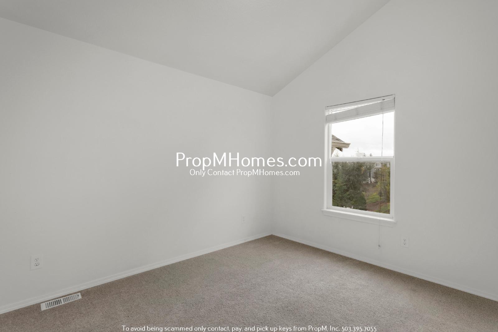 Beautiful Townhome in Parker Crest – Modern Finishes, Private Backyard, and Prime West Linn Location! property image