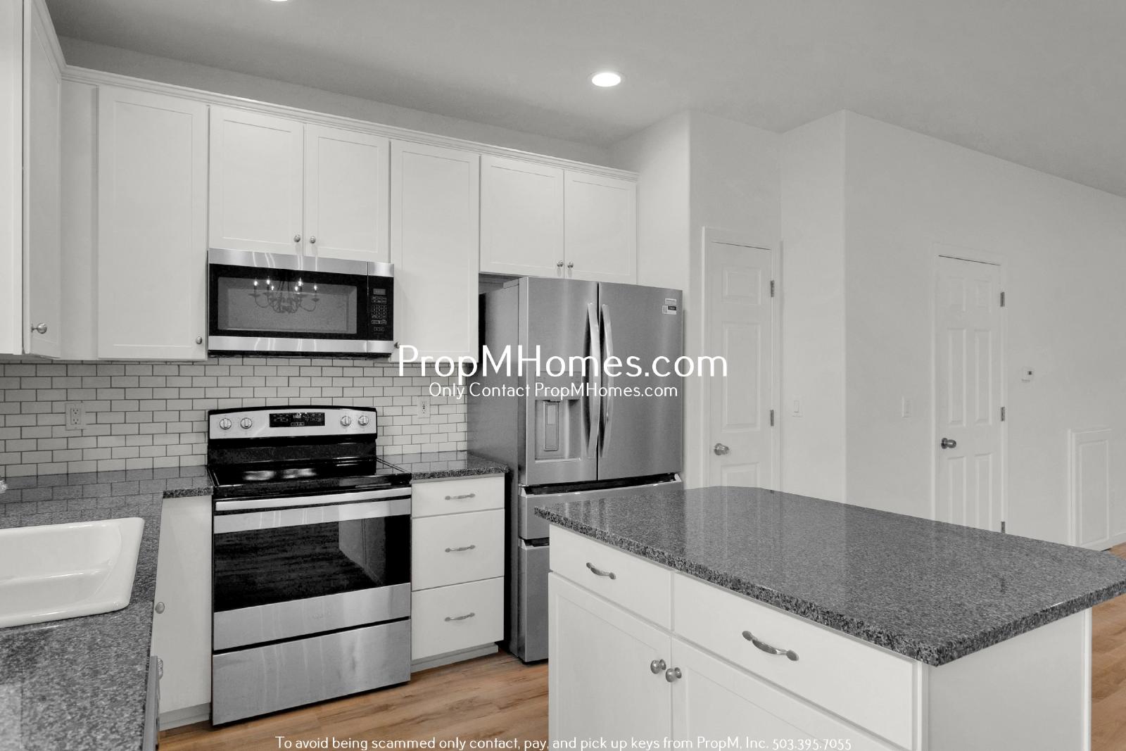 Beautiful Townhome in Parker Crest – Modern Finishes, Private Backyard, and Prime West Linn Location! property image