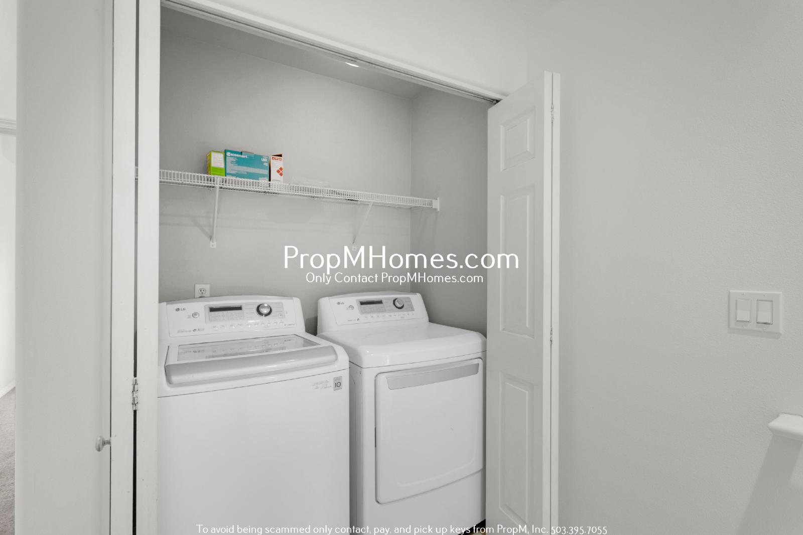 Beautiful Townhome in Parker Crest – Modern Finishes, Private Backyard, and Prime West Linn Location! property image