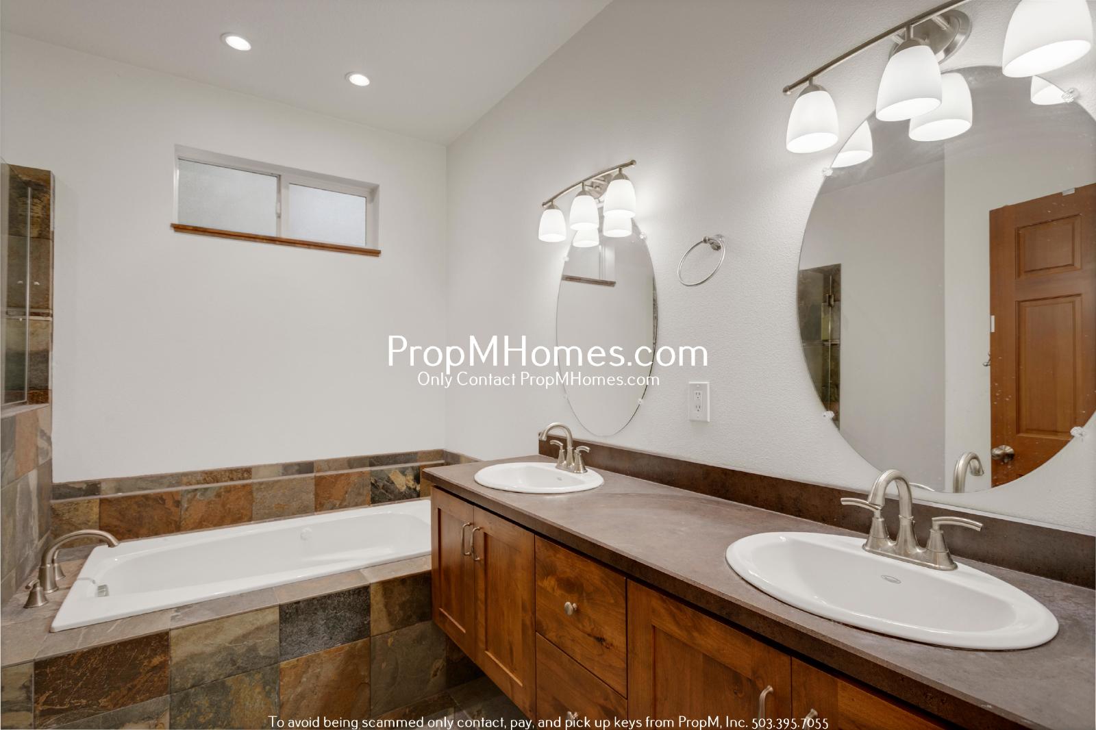 Gorgeous Home Near Multnomah Village - Four Bedrooms! property image