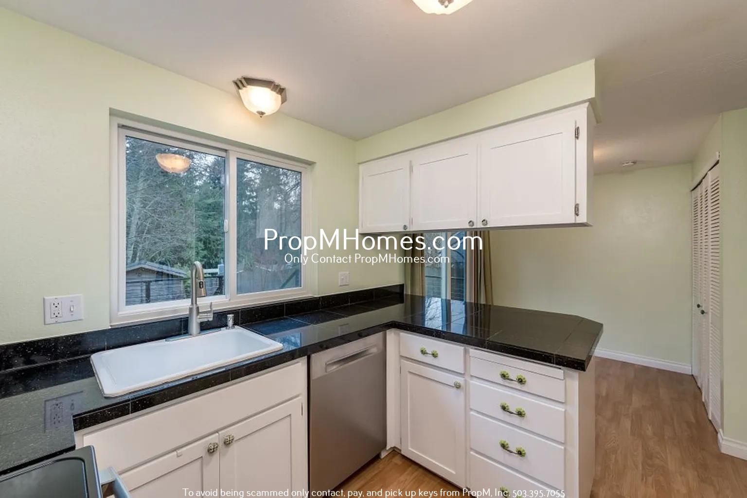 Charming Three Bedroom Home in SW Portland! property image