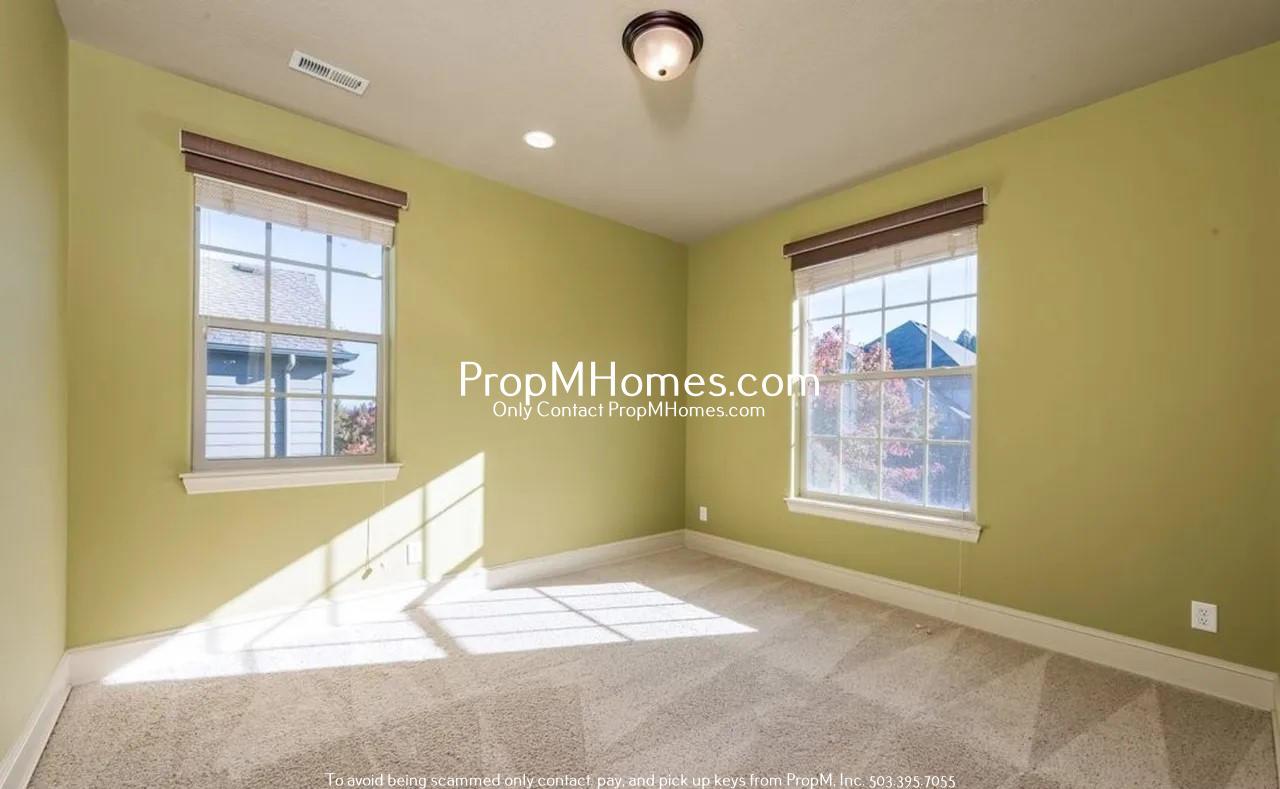 Gorgeous Three Bedroom Home in Villebois! property image