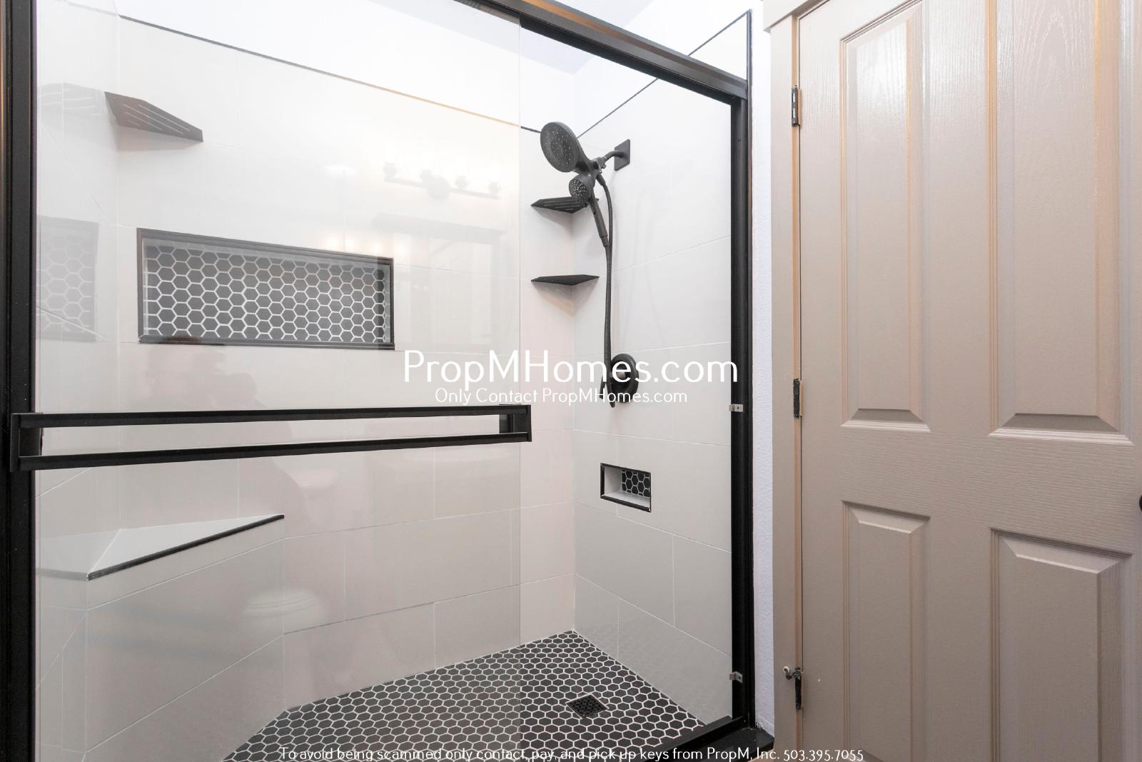 Cozy Two Bedroom Townhome in the Heart of Villebois - Newly Painted Interior! property image