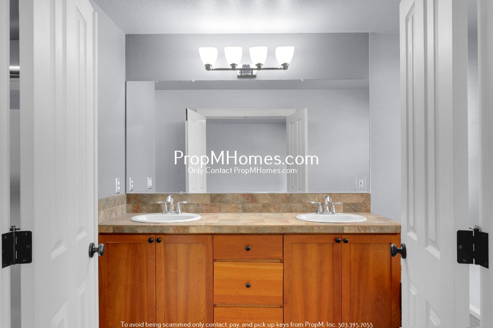 Cozy Two Bedroom Townhome in the Heart of Villebois - Newly Painted Interior! property image