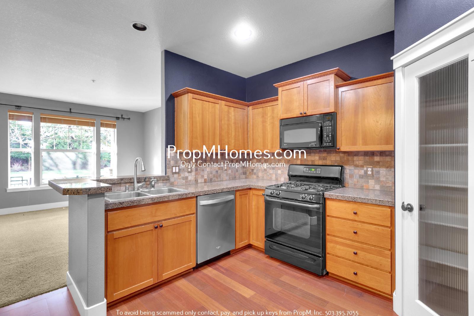 Cozy Two Bedroom Townhome in the Heart of Villebois - Newly Painted Interior! property image