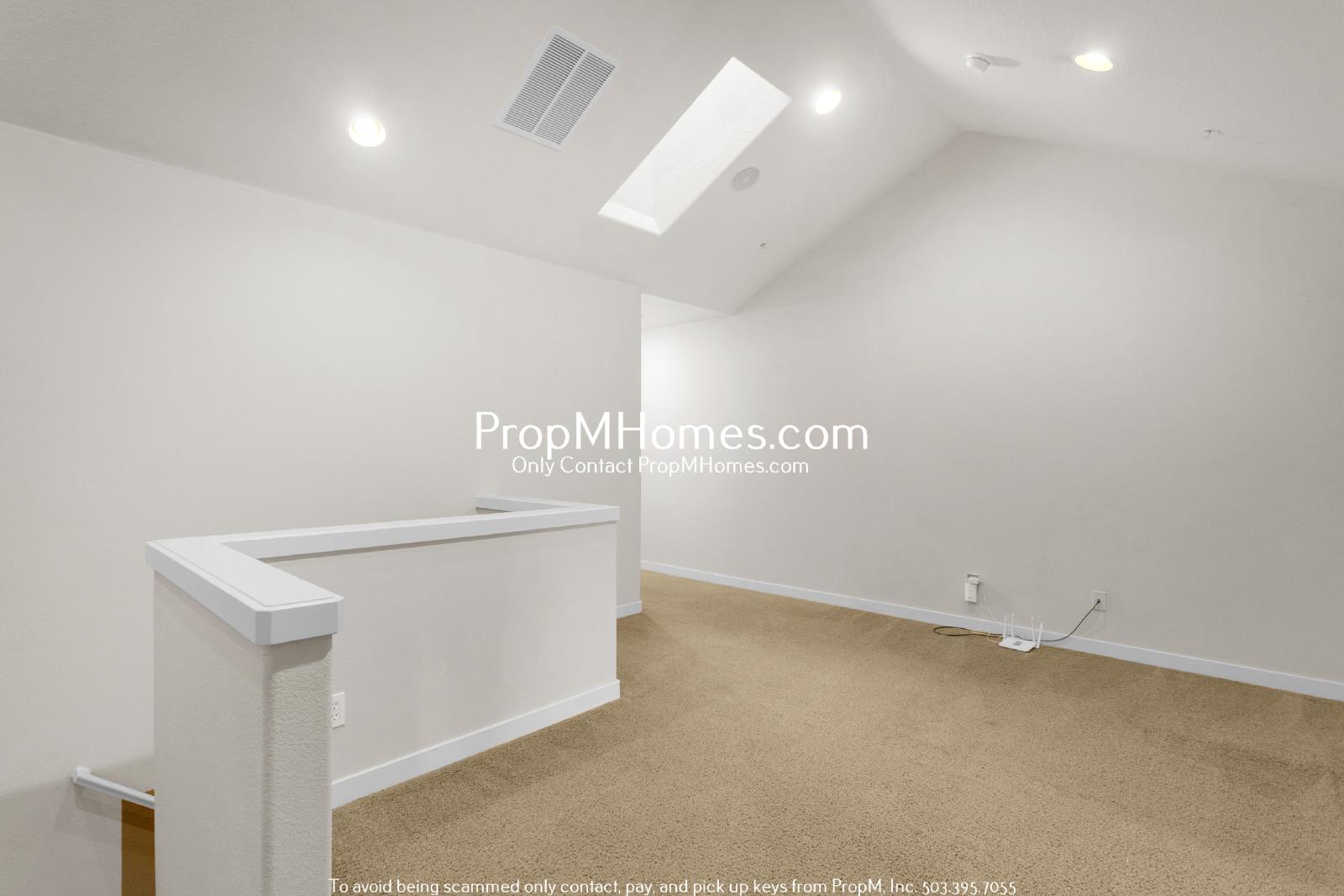 Cozy Two Bedroom Townhome in the Heart of Villebois - Newly Painted Interior! property image