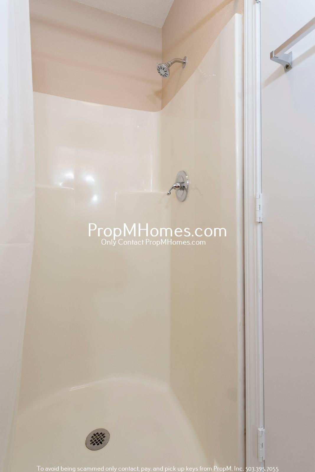 Three Bedroom Gem in Jennings Lodge - Garage Included! property image