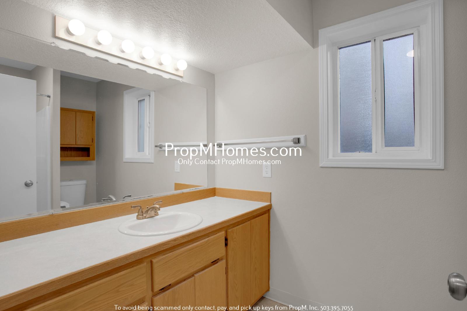 Three Bedroom Gem in Jennings Lodge - Garage Included! property image