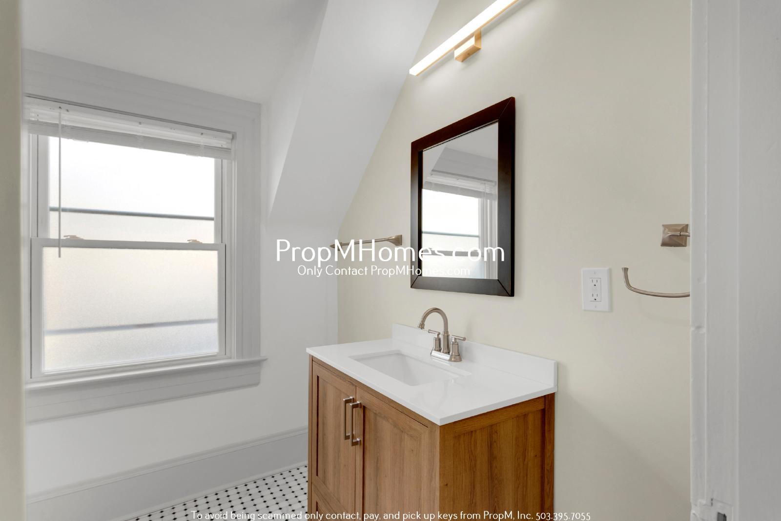 Updated Lair Hill Victorian with Willamette River & Mt Hood Views! property image