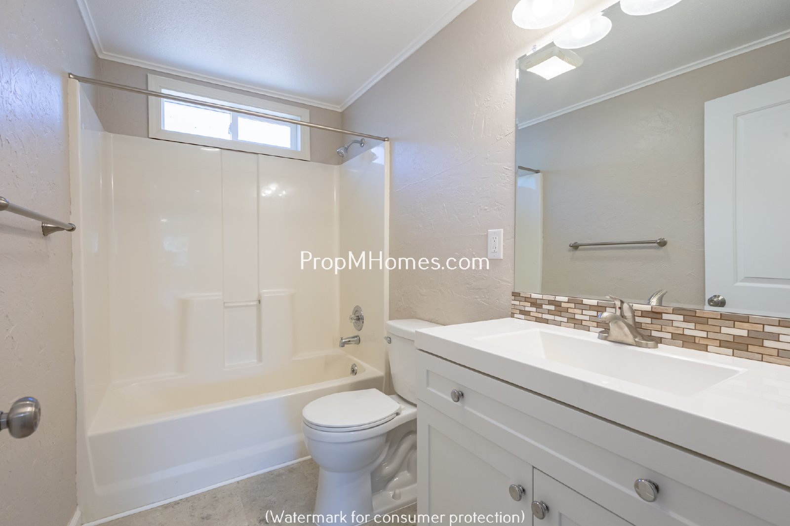 Updated Three Bedroom Home in Milwaukie Heights! property image