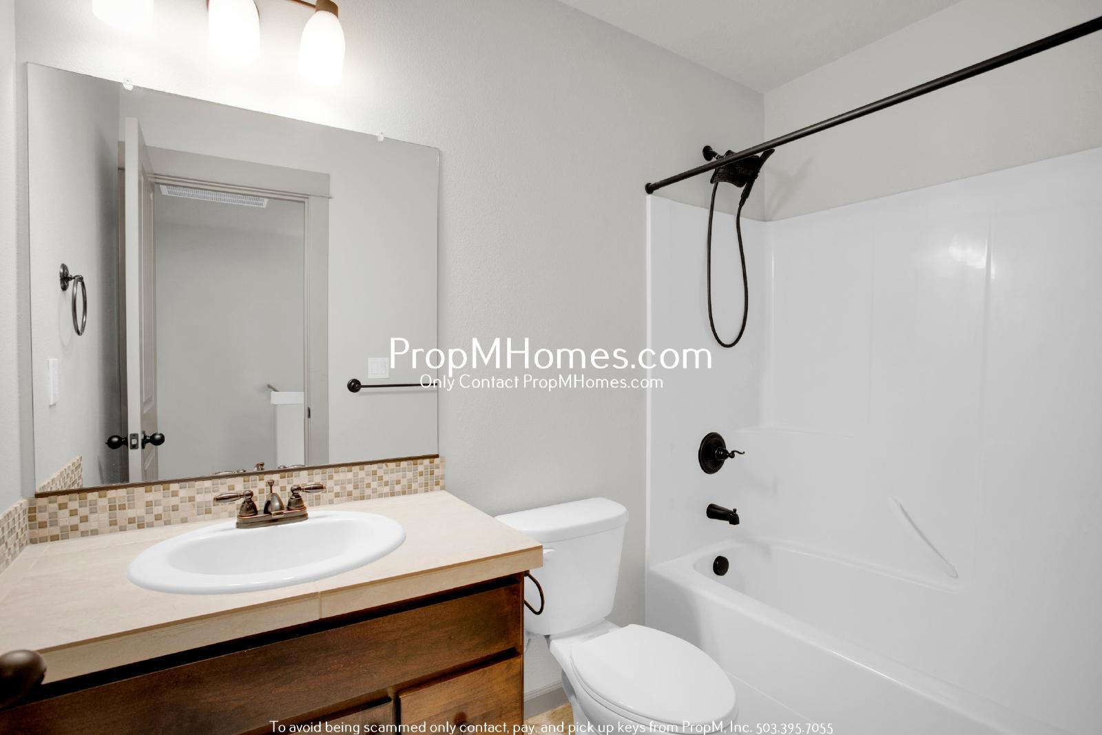 Gorgeous Four Bedroom Townhome in Orenco! DEPOSIT SPECIAL property image