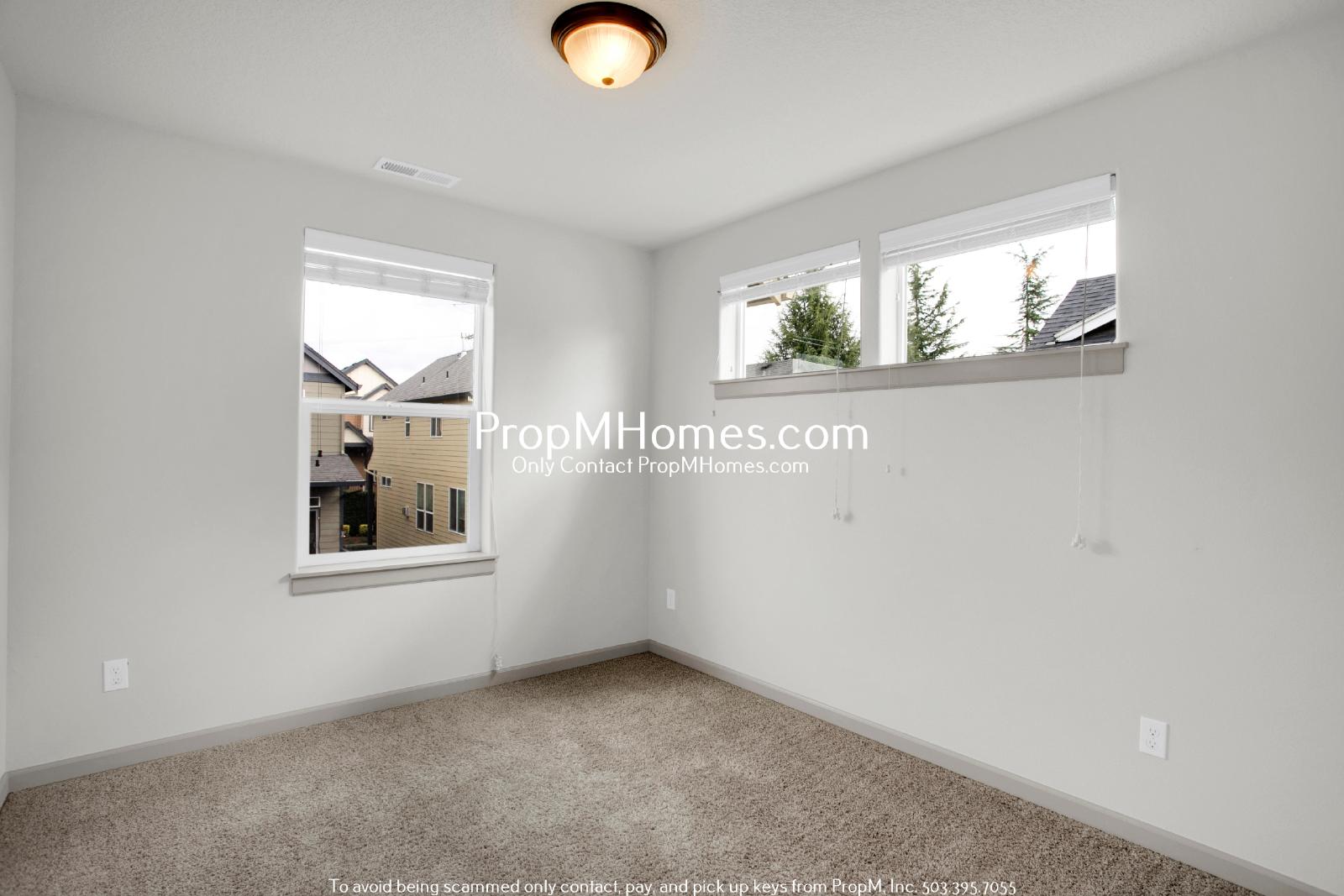 Gorgeous Four Bedroom Townhome in Orenco! DEPOSIT SPECIAL property image