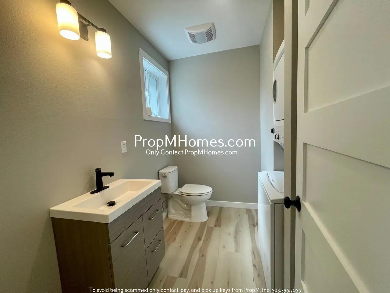 Updated Two Bedroom Bungalow in Milwaukie - Move-in Special! property image