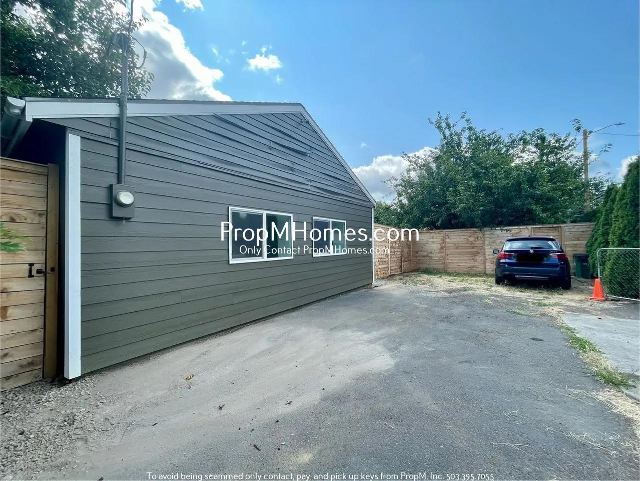 Updated Two Bedroom Bungalow in Milwaukie - Move-in Special! property image