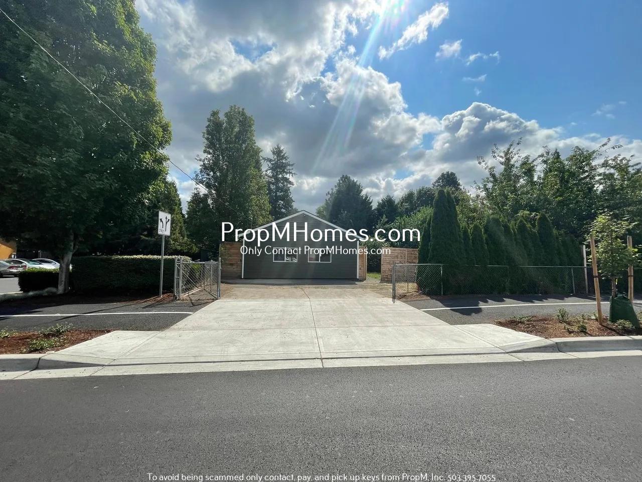 Updated Two Bedroom Bungalow in Milwaukie - Move-in Special! property image