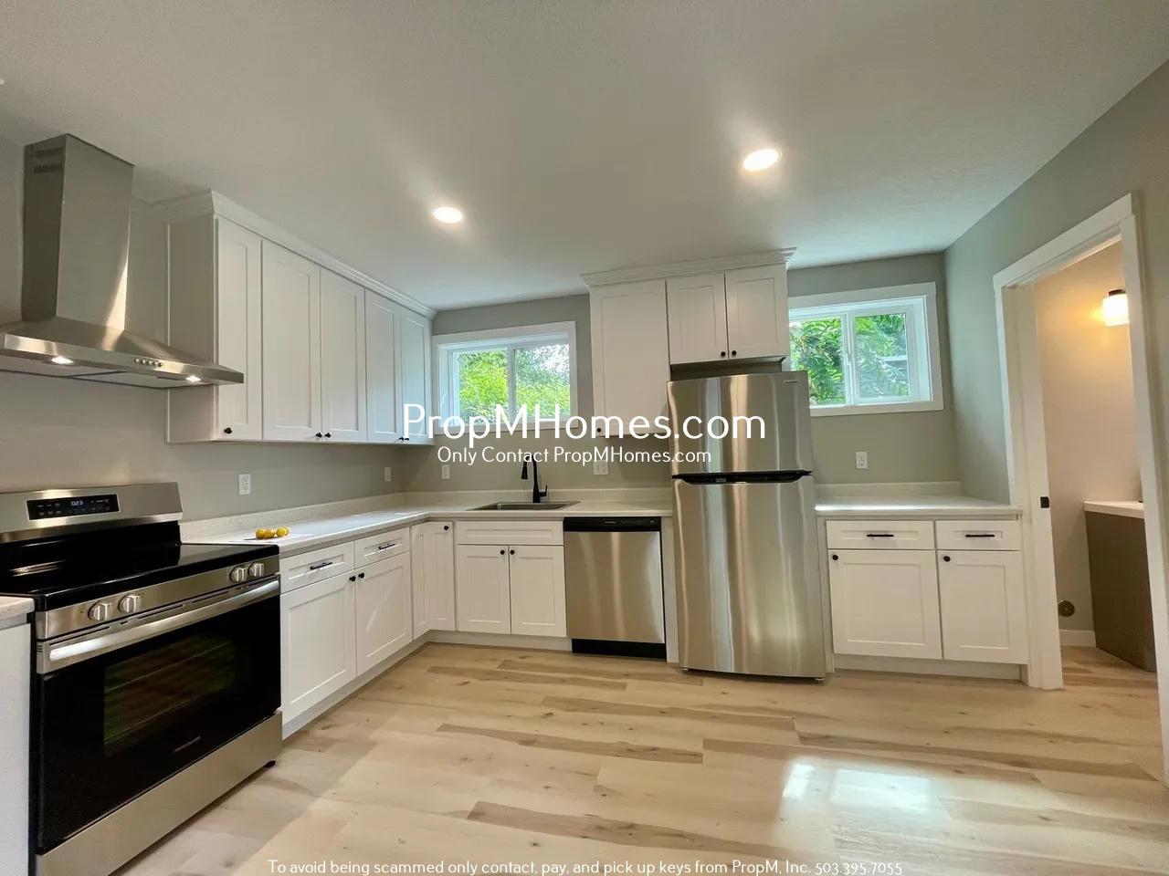 Updated Two Bedroom Bungalow in Milwaukie - Move-in Special! property image