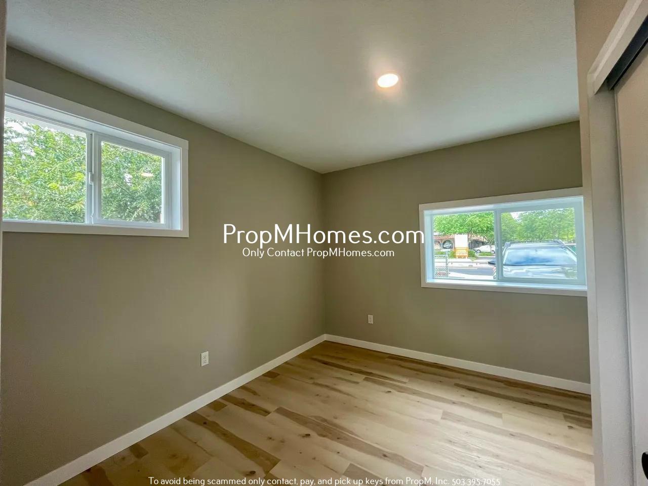 Updated Two Bedroom Bungalow in Milwaukie - Move-in Special! property image