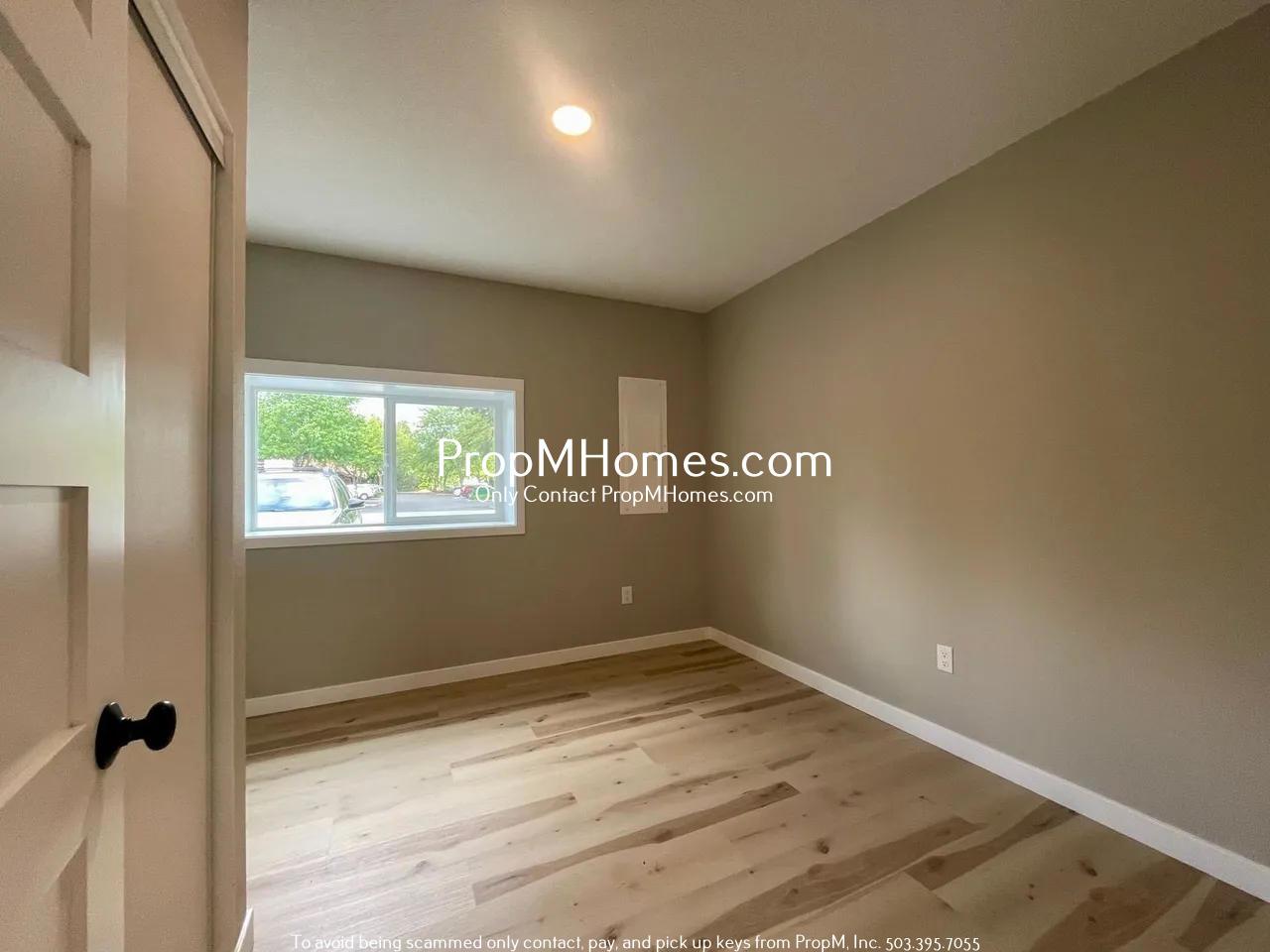 Updated Two Bedroom Bungalow in Milwaukie - Move-in Special! property image
