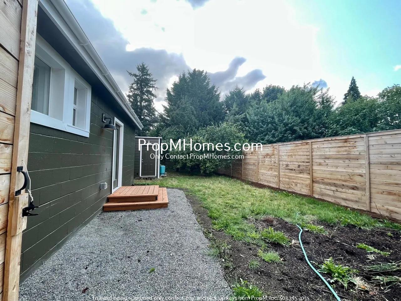 Updated Two Bedroom Bungalow in Milwaukie - Move-in Special! property image