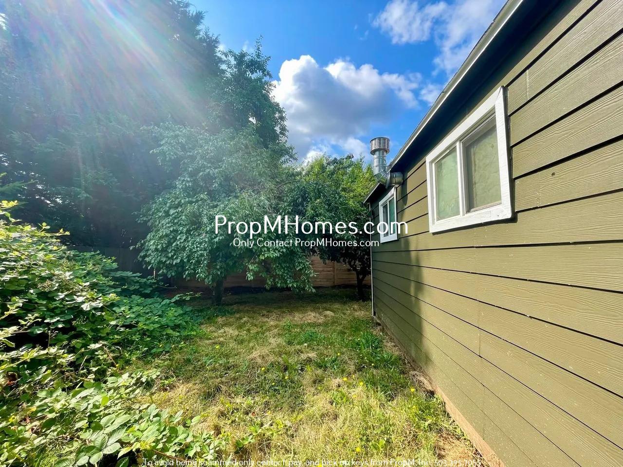 Updated Two Bedroom Bungalow in Milwaukie - Move-in Special! property image