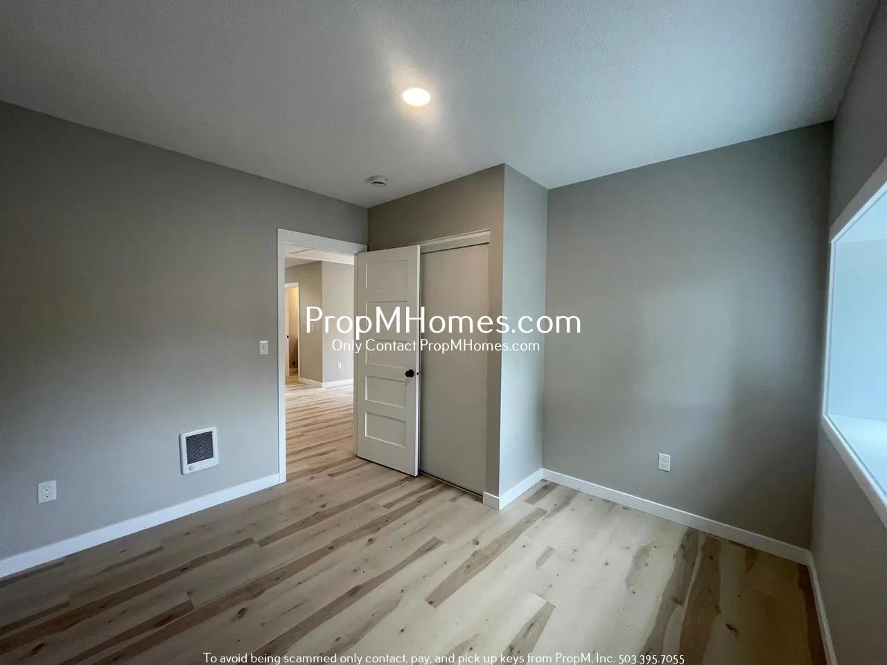 Updated Two Bedroom Bungalow in Milwaukie - Move-in Special! property image