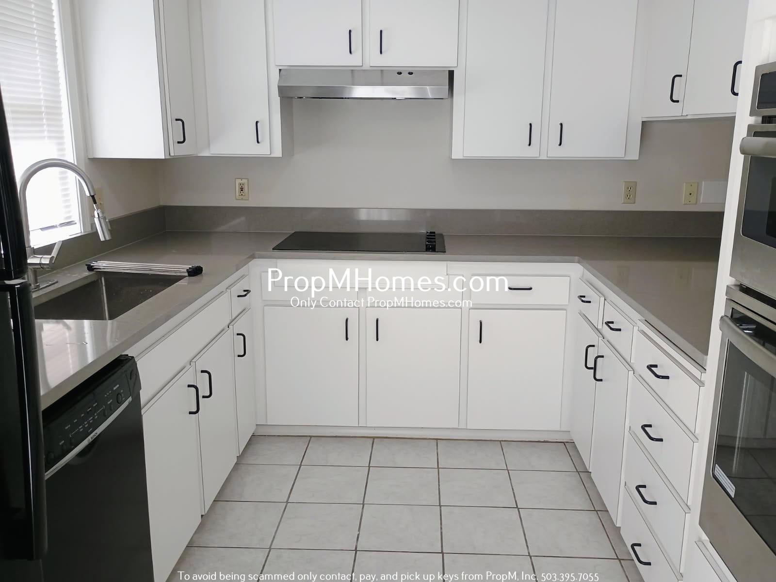 Lake Oswego Two Bedroom Home - New Updated Kitchen! property image