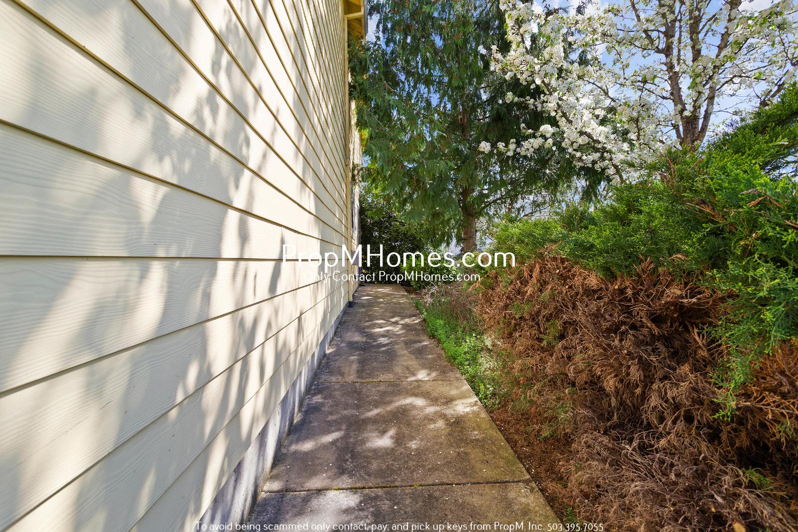 Charming Three Bedroom Newberg Home - Corner Lot! property image