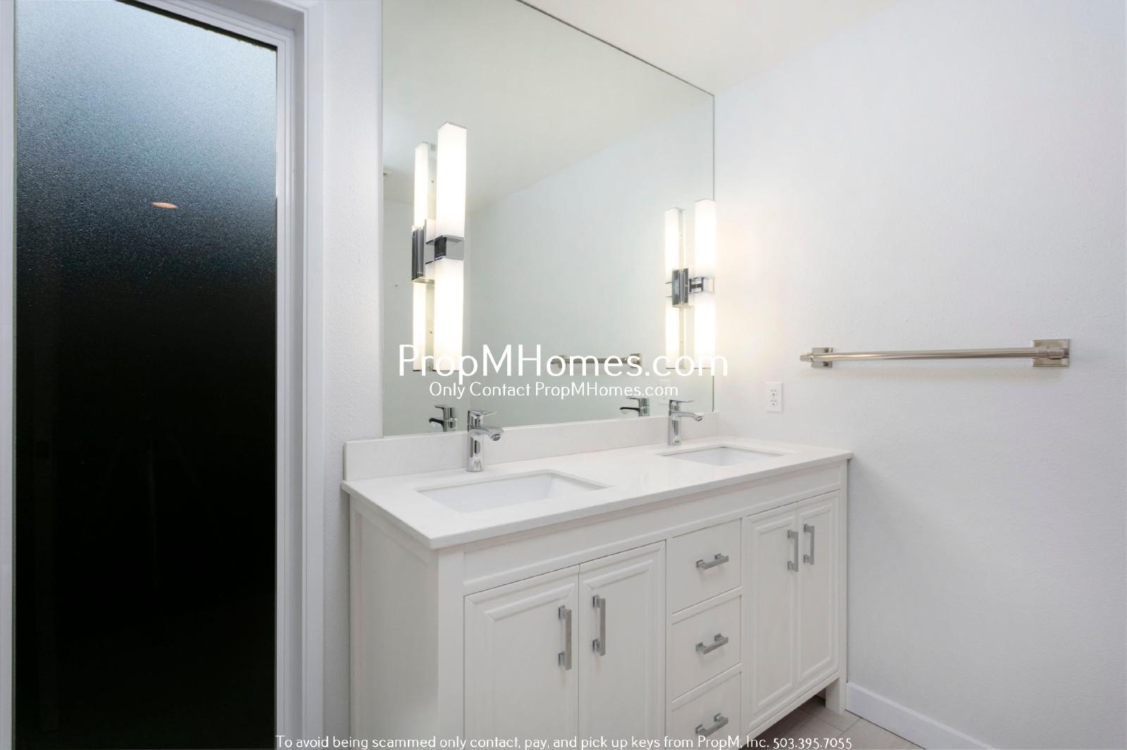 Updated Three Bedroom Gem in Lake Oswego! property image