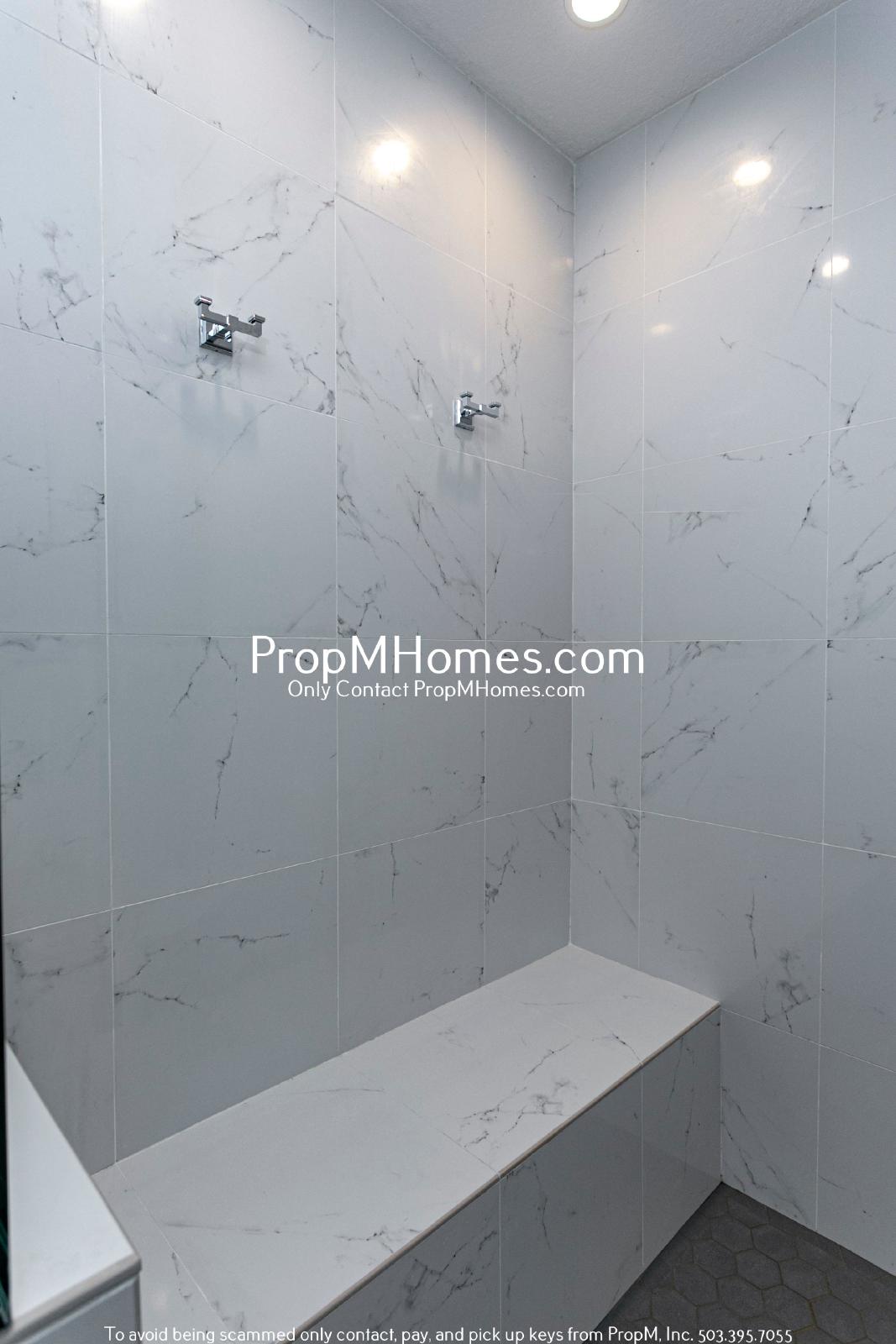 Updated Three Bedroom Gem in Lake Oswego! property image
