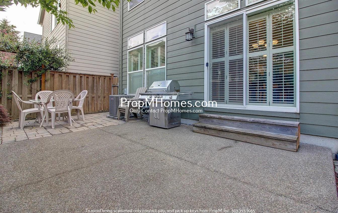 Luxury Four Bedroom Home in King City! property image