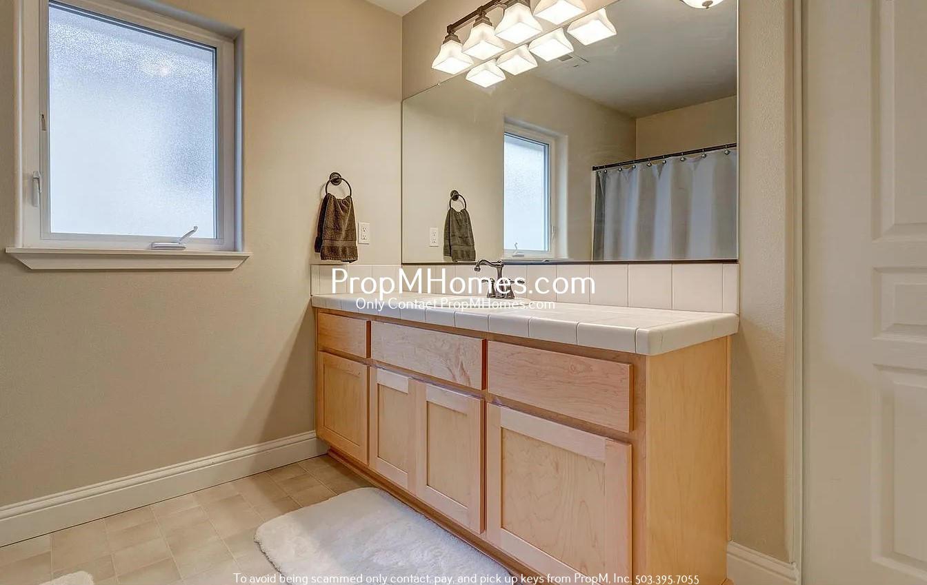 Luxury Four Bedroom Home in King City! property image