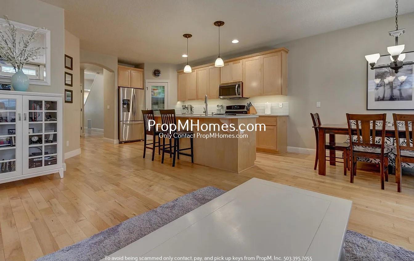 Luxury Four Bedroom Home in King City! property image