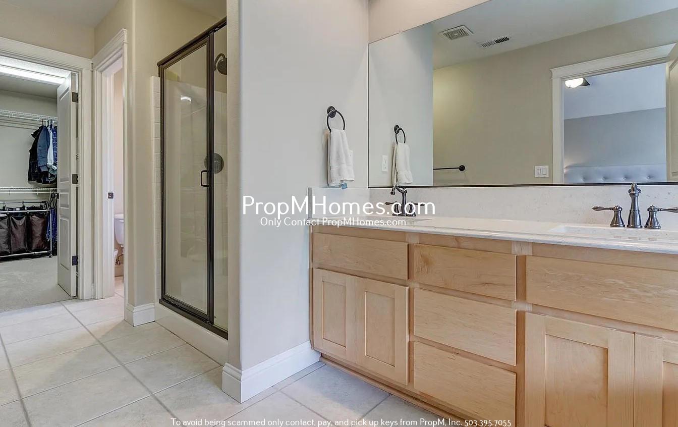 Luxury Four Bedroom Home in King City! property image