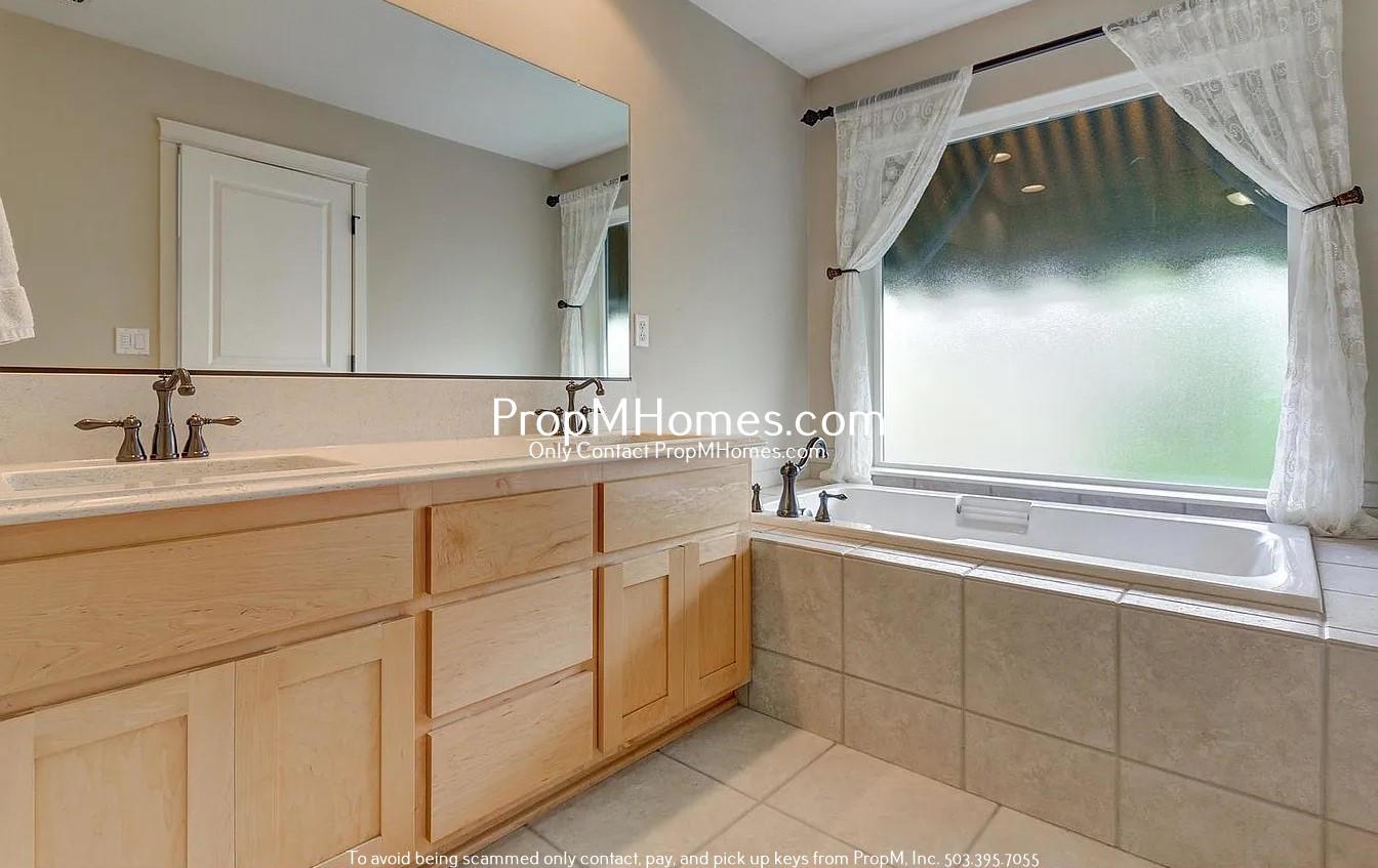 Luxury Four Bedroom Home in King City! property image