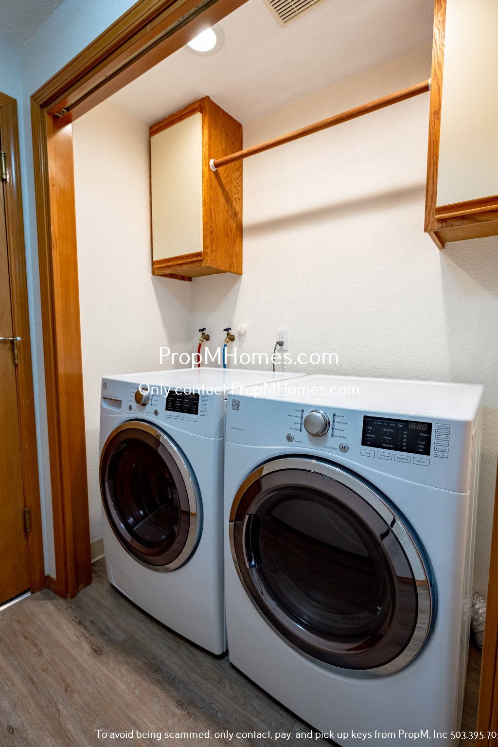 Light and Bright Classic Two Bedroom Home In Oak Grove! property image