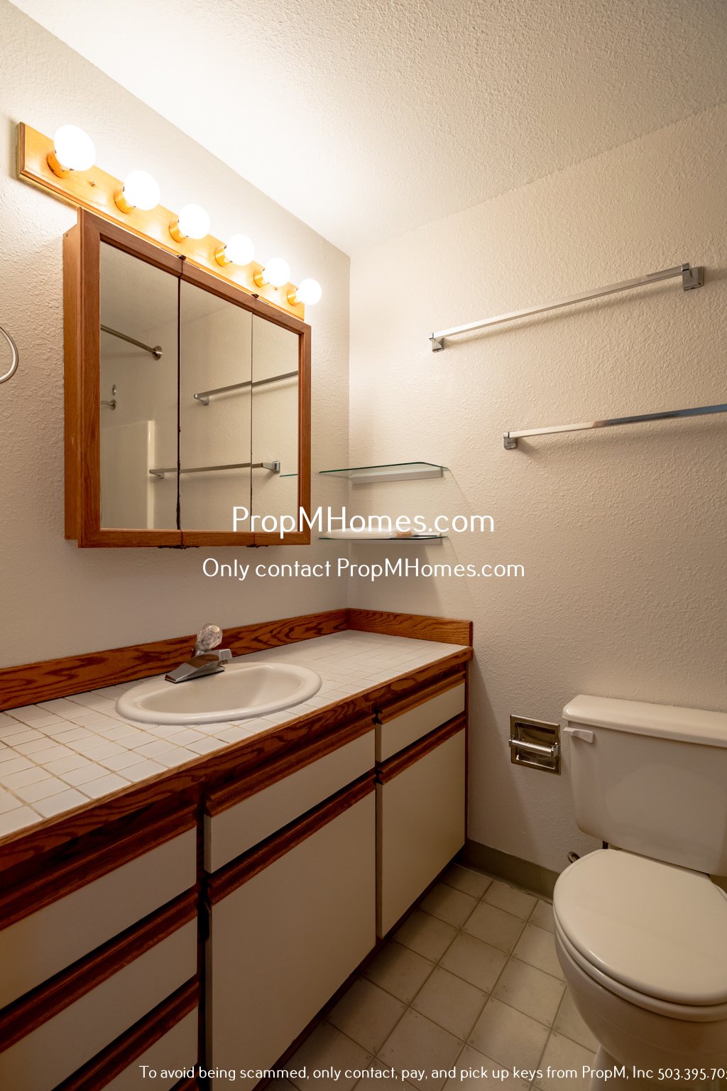 Light and Bright Classic Two Bedroom Home In Oak Grove! property image
