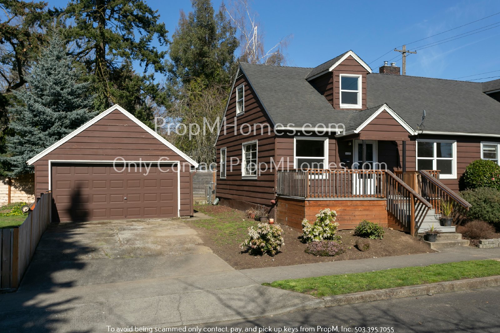 Delightful Two Bedroom Duplex In SE Portland - Fenced Yard! property image