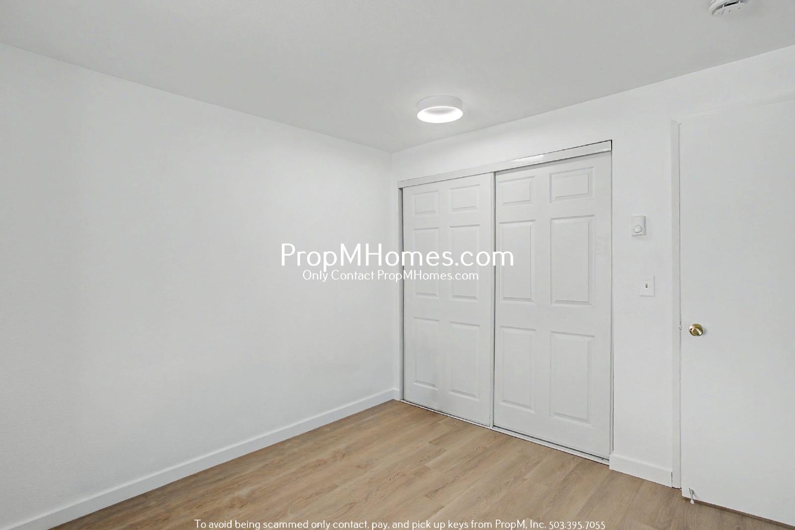 Updated Two Bedroom Duplex in Sellwood - Garage Included! property image