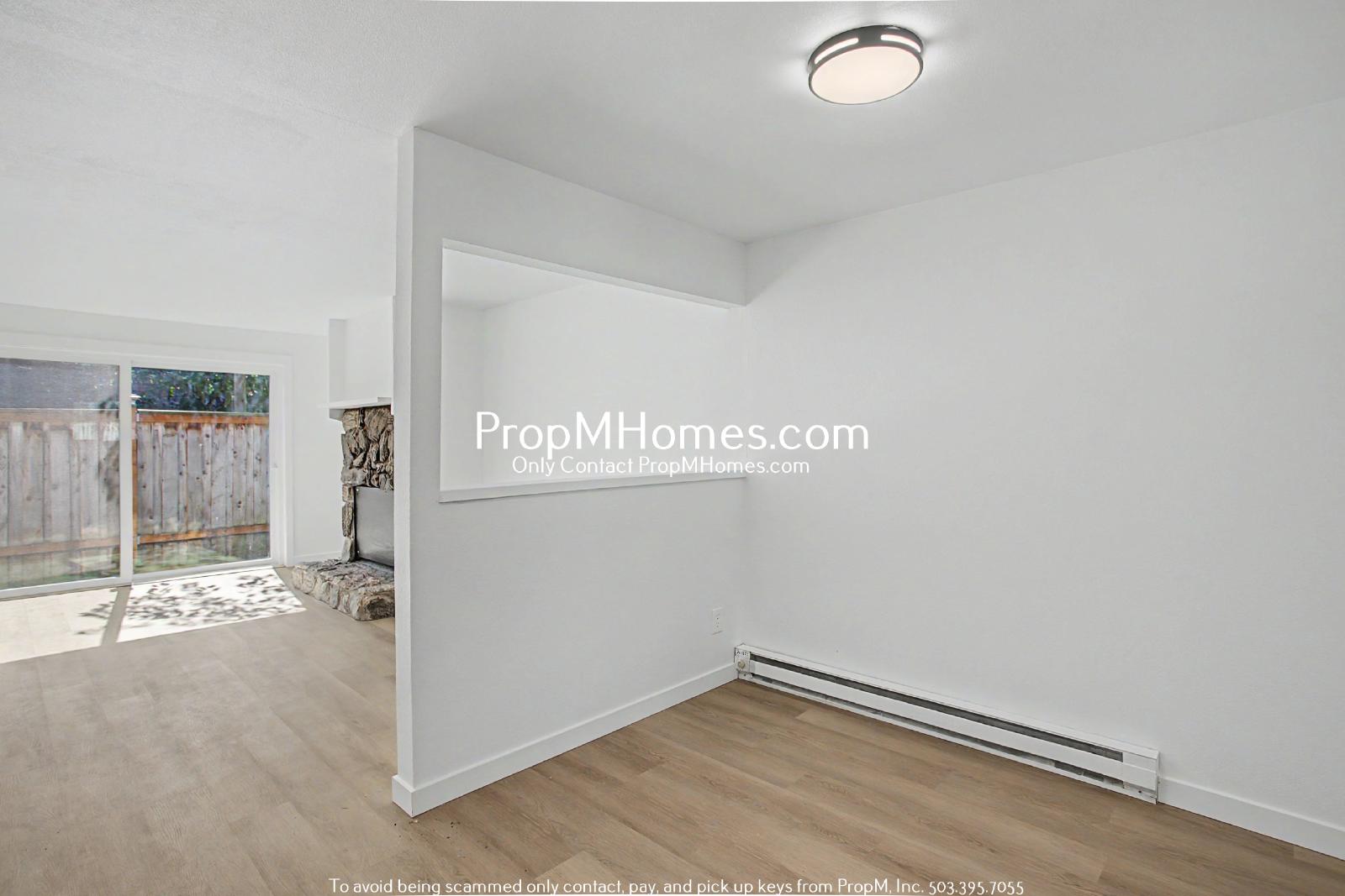 Updated Two Bedroom Duplex in Sellwood - Garage Included! property image